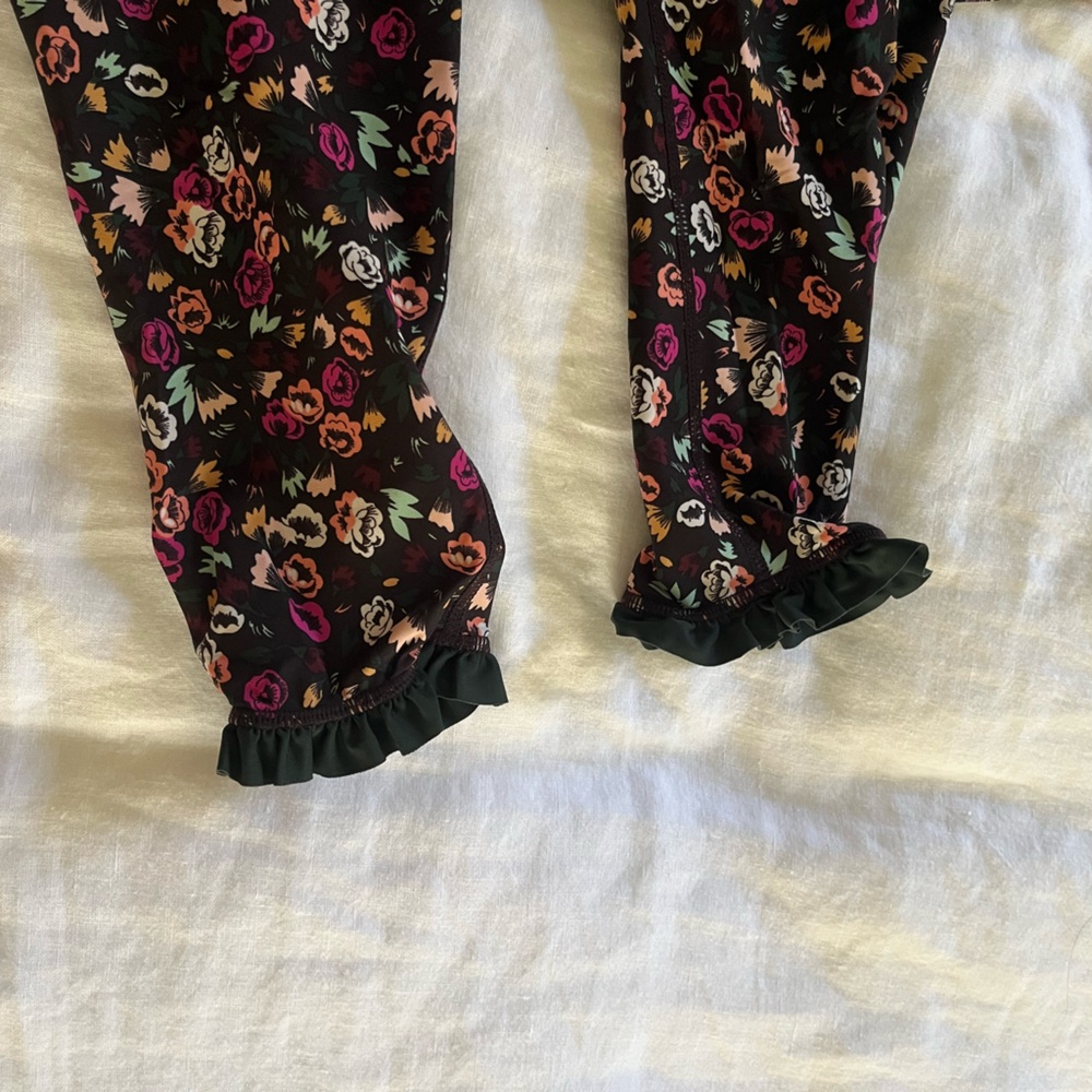 The Upside - Ruffle Trimmed Set - Small - Picture 4 of 13